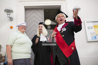 Vor dem Historischen Holzbackofen
