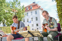 Musiker spielen im Schwarzen Weg zum Tag des offenen Denkmals