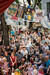 Familien vor der Stiftungsbühne zum Lindenblütenfest