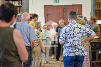Besucher:innen zum Tag des offenen Denkmals in der Kulissenbibliothek