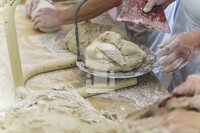 Brotbacken im Historischen Holzbackofen