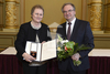 Übergabe des Bundsverdienstkreuzes an Penelope Willard