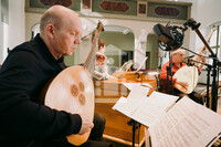 Mitglieder der Lautten Compagney musizieren im Freylinghausen-Saal