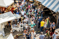 Blick auf den historischen Markt zum Lindenblütenfest