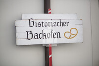 Schild: Historischer Backofen