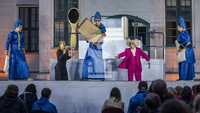 Bühne zur Puppentheateraufführung im Lindenhof