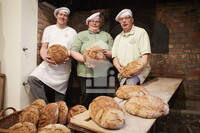 Brotbacken im Historischen Holzbackofen
