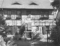 Vorderansicht vom Wohnhaus 38 in den Franckeschen Stiftungen. 1992