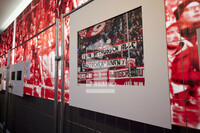 Detail im Raum "Fußballstadion" der Ausstellung Streit
